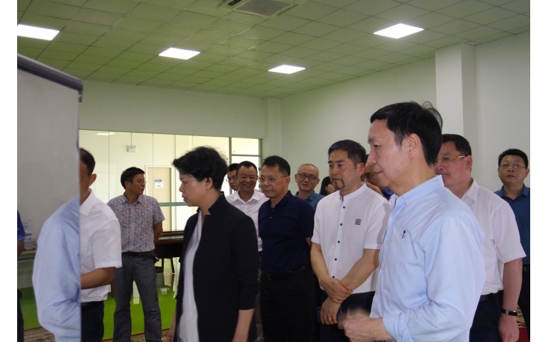 市委副書記、市長張迎春走訪智能制造企業(yè)，來我司調(diào)研，與我司高層領(lǐng)導(dǎo)親切會面。